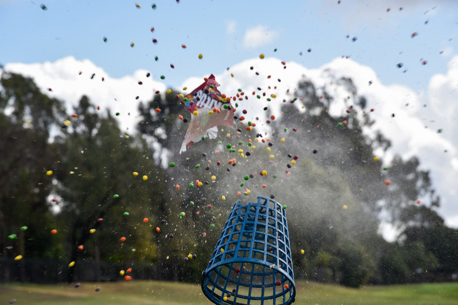 CallawayGolfEU's tweet photo. #OutrageousSpeed? Outrageous anything! Check out these cool trick shots from @DudePerfect --> http://t.co/5KfS8fNwas http://t.co/hNR6t0PDkU