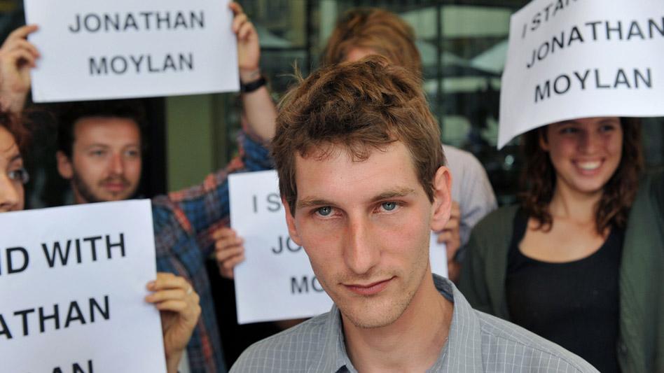 SBSNews's tweet image. Meet Jonathan Moylan, the  anti-coal activist behind the 300 million dollar hoax @TheFeedSBS  bit.ly/1F8iz87