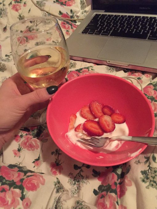 Follow me on Instagram chloekynnxx my healthy snack from a couple hours ago. 😘💨 http://t.co/QHKGINDU<a href="/tag/ufc184"class="tags"><span>#ufc184</span></a><a href="/tag/fighters"class="tags"><span>#fighters</span></a>