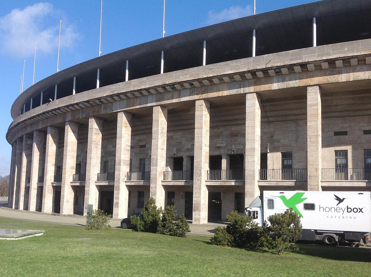 honeyboxberlin's tweet photo. Heute: Drehtag mit @ufafiction am @OlyStadionBrlin! #olympiastadion #filmcatering #honeybox #ufafiction #bio #berlin http://t.co/19fTbSyRAd