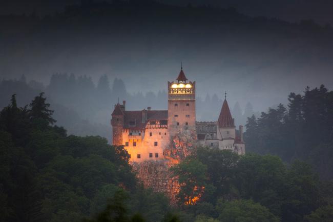 Europe_Backpack's tweet photo. Castle of Bran #Transilvania #DRACULA #Romania http://t.co/MoHqaSYJnN