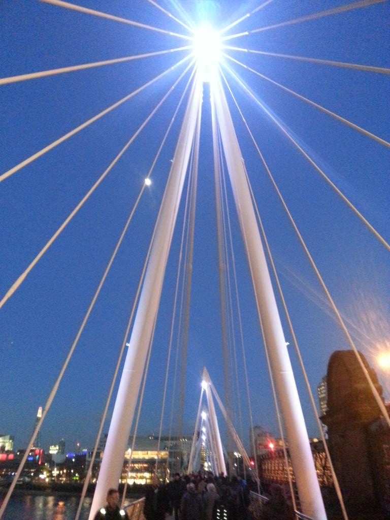 buby1912's tweet photo. London http://t.co/RA4awGq7ur