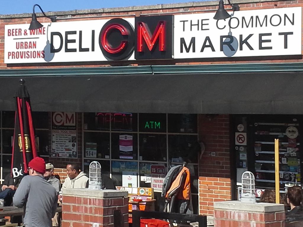 QCcheesecakes's tweet photo. Get your @NoDaBrewing #craftbeer and @QCcheesecakes #pairings @commonmarket #Cltsouthend #PlazAMidwood #SimplyTheBest http://t.co/ZD4Cn7Up8I