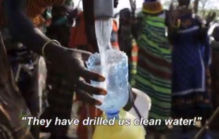 iAgua's tweet photo. Vídeo de @Oxfam | El camino de las mujeres de Kenia en busca de agua http://t.co/InH6ezKfeS http://t.co/N0SEfaVIdZ