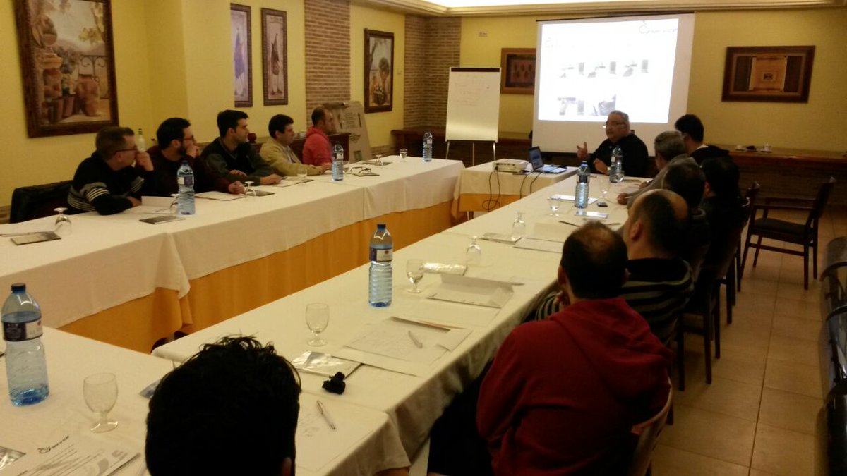 DIPARTSL's tweet photo. Ayer 3 de Marzo Curso impartido por DP Service en Auto Recambios Paco (Murcia) http://t.co/p5DSVue1JO