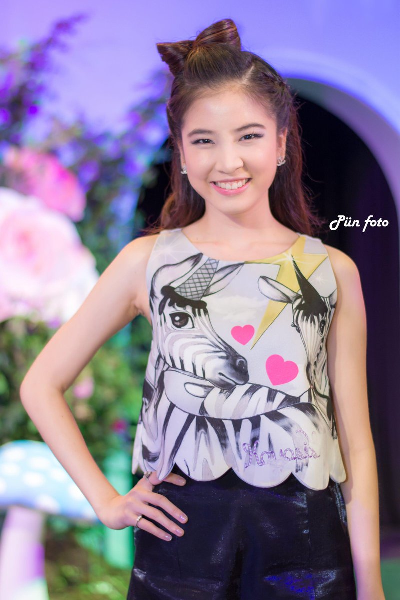 fonsntct's tweet photo. "punvong: @fon_sntc @Frungnarikunn แพคเดี่ยว และ แพคคู่ อิอิ ^^ http://t.co/sj009mmaiG"