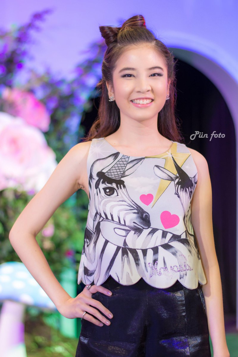 fonsntct's tweet photo. "punvong: @fon_sntc @Frungnarikunn แพคเดี่ยว และ แพคคู่ อิอิ ^^ http://t.co/sj009mmaiG"