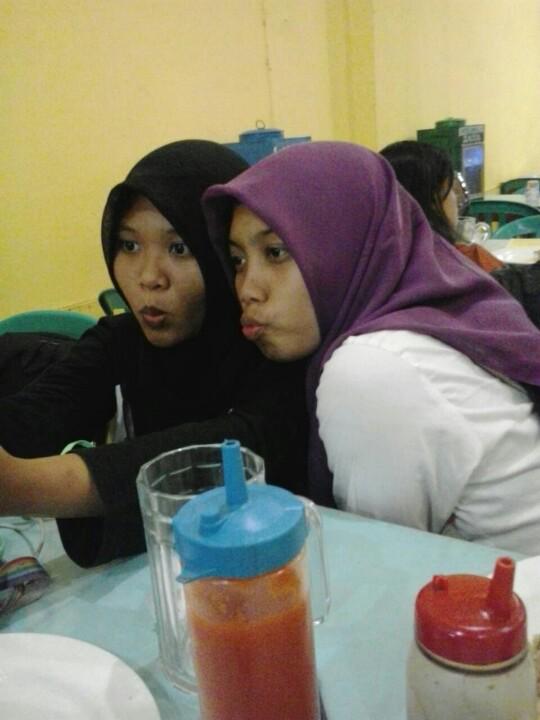 Daripada bingung ngapain mending selfie dulu hehe
<a href="/fatchi_aisy/">Fatchi Rihadatul A.</a> <a href="/Endahsetyowati_/">Endah Setyowati</a> #kejebakhujan #story2014
