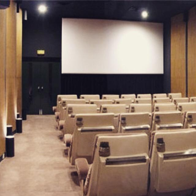 Lecerclefoch's tweet photo. Êtes vous #Cinéphile ? Rendez-vous au #cerclefoch ! #paris #Foch #privilège #relax #soin #culture #cinema http://t.co/OtZ3wNvawI