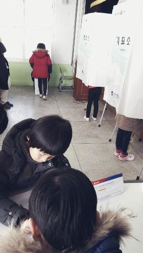 3. 4. 남선초등학교 학생회장선거를 지원하였습니다. 친구들끼리 선의의 경쟁을 하고 낙선을 하였어도 진심으로 친구를 축하하는 아이들의 모습에서 어른들도 아이들의 선거에서 배울 점이 많다는 생각이 들었습니다.