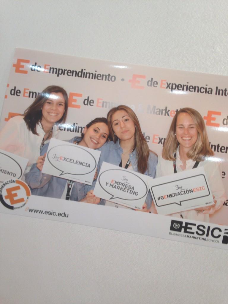 Si queréis haceros una foto como esta, pasad por el stand de Esic #GeneraciónESIC #AULA2015