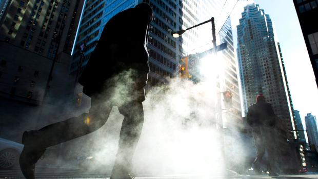 CP24's tweet photo. STORY: Extreme cold weather alert issued ahead of frigid overnight temperatures http://t.co/TSTdHzQ19g http://t.co/WmdFy3vRie