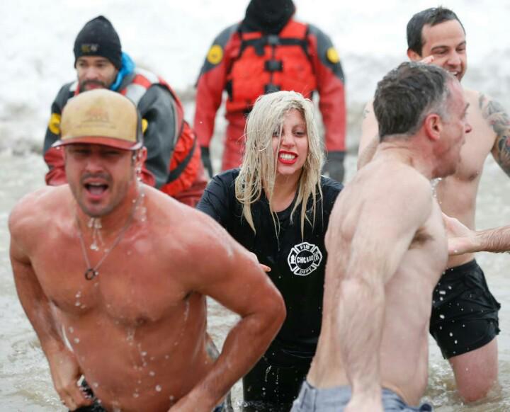 FR_USA's tweet photo. We applaud #LadyGaga and the #ChicagoFire cast for taking part in the #PolarPlunge on Sunday!! #FunRaising #brrr http://t.co/AxSsuWsSSw