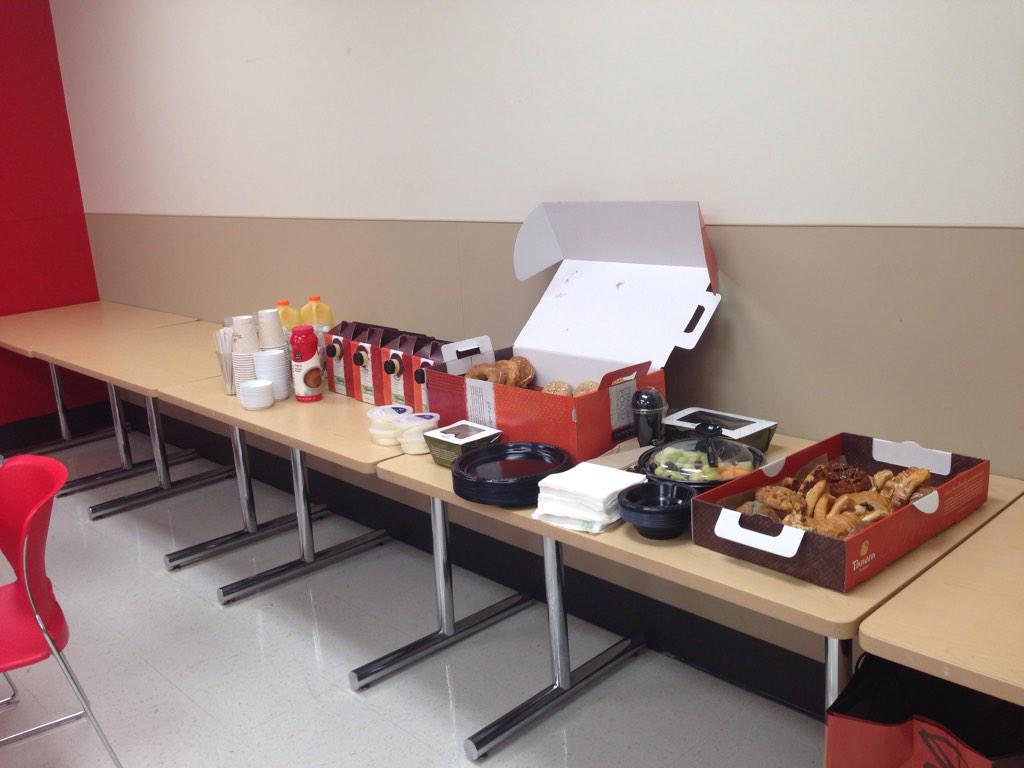 ilq01258's tweet photo. Busy training day in #G496. Two classes at #1344. Coffee bagel Mixer all set up !! Thk u for helping me @Davys_Days http://t.co/hd5j9wd0nR