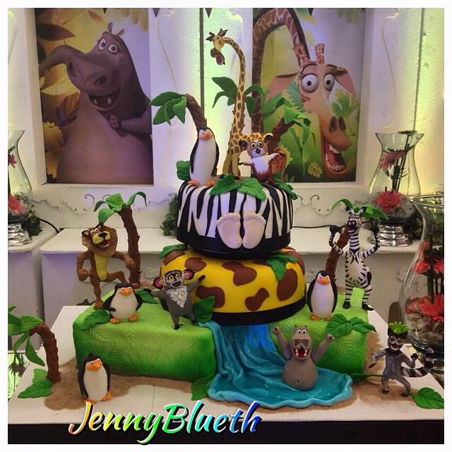 PanamaExtrema's tweet photo. Torta de @jennyblueth Madagascar Baby Shower #cake #chic #cookies #cakedesing #chiccake… http://t.co/bYeMYy3bRG http://t.co/1ye79dBkEf