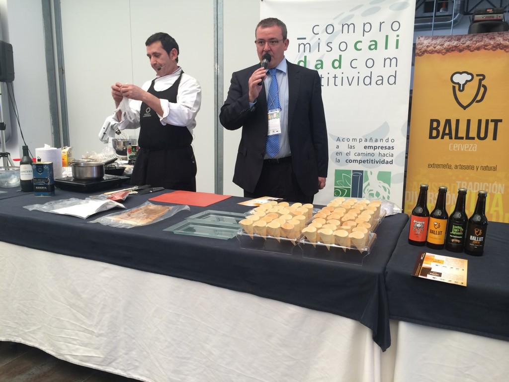 CTAEX_CIT's tweet photo. Comienza el cooking show de CTAEX en #meetMITTIC sobre tendencias de la industria agroalimentaria con Manuel Gil http://t.co/LtEcXjy1UR