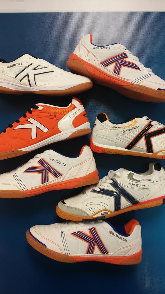 FutbolEmotionFS's tweet photo. Rumbo a Ciudad Real las zapatillas @Kelmesports personalizadas para la #CopaLNFS
#WeLoveSala #WeLoveFutsal http://t.co/qhHIKdPepl