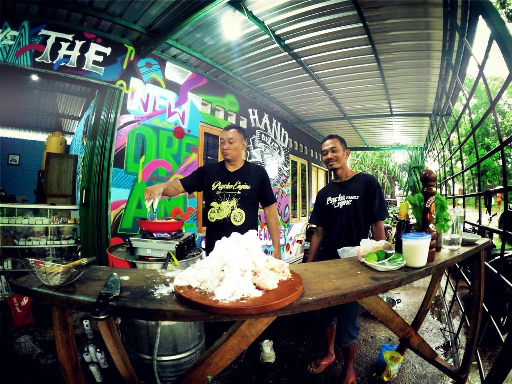 FoodandRock_'s tweet photo. Shoot Food And Rock @chefharyo with @psychoengine at Psycho Engine Garage http://t.co/xl5OXBWTpy