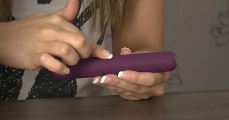 mce_tv's tweet photo. [NOUVEAU] Un sextoy avec caméra pour faire des selfies de son vagin http://t.co/OsstexM4VK #sexe #sextoy http://t.co/xK9uoKiXA2