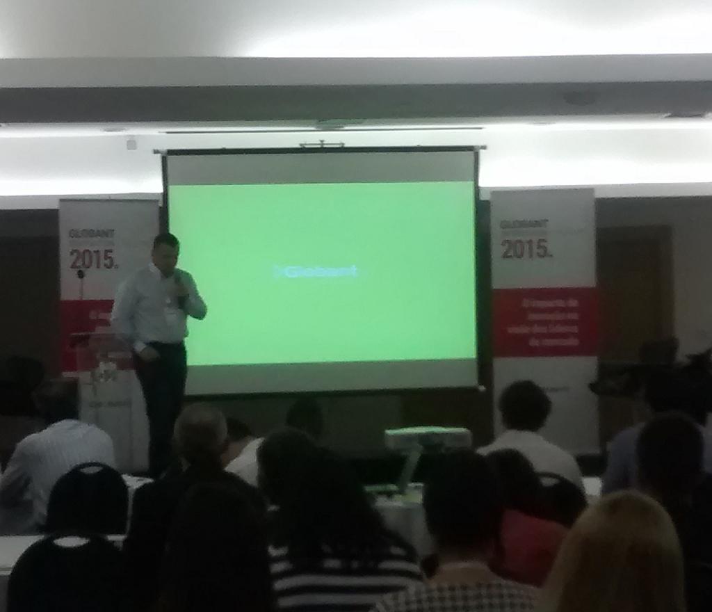 Agora palestra Martin Migoya, CEO da <a href="/globant/">Globant</a>,  sobre cenários e tendências e de inovação. pic.x.com/KzZdicLPhn