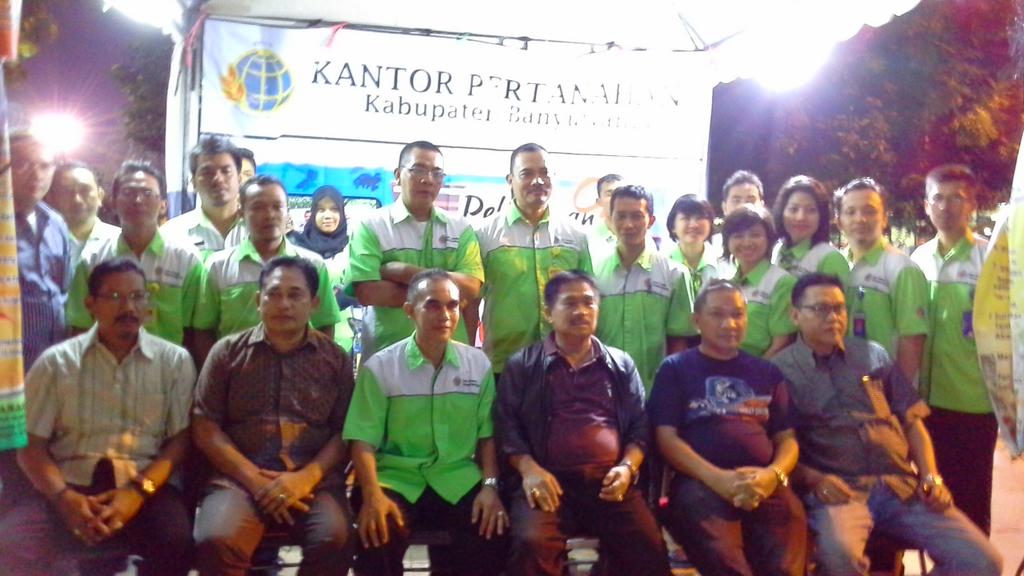 jonathanpratam's tweet photo. One day service kantah Banyuwangi Hadir untuk memberikan pelayanan bgi Masyarakat @ferrymbaldan @a_azwarnas @atr_bpn http://t.co/1OXAw9HGO3