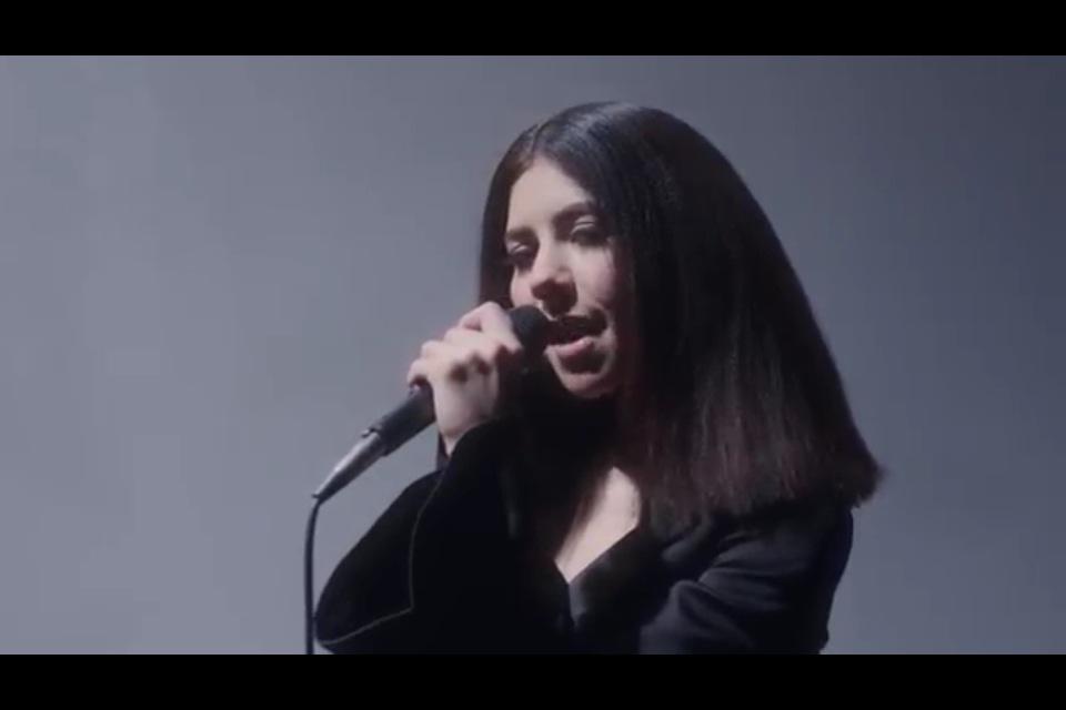M_Shokoladova's tweet photo. shades of @MarinasDiamonds
▪️💟▫️#FROOT #FrootOfTheMonth #Forget #marinaandthediamonds http://t.co/ffzLJyrmCw