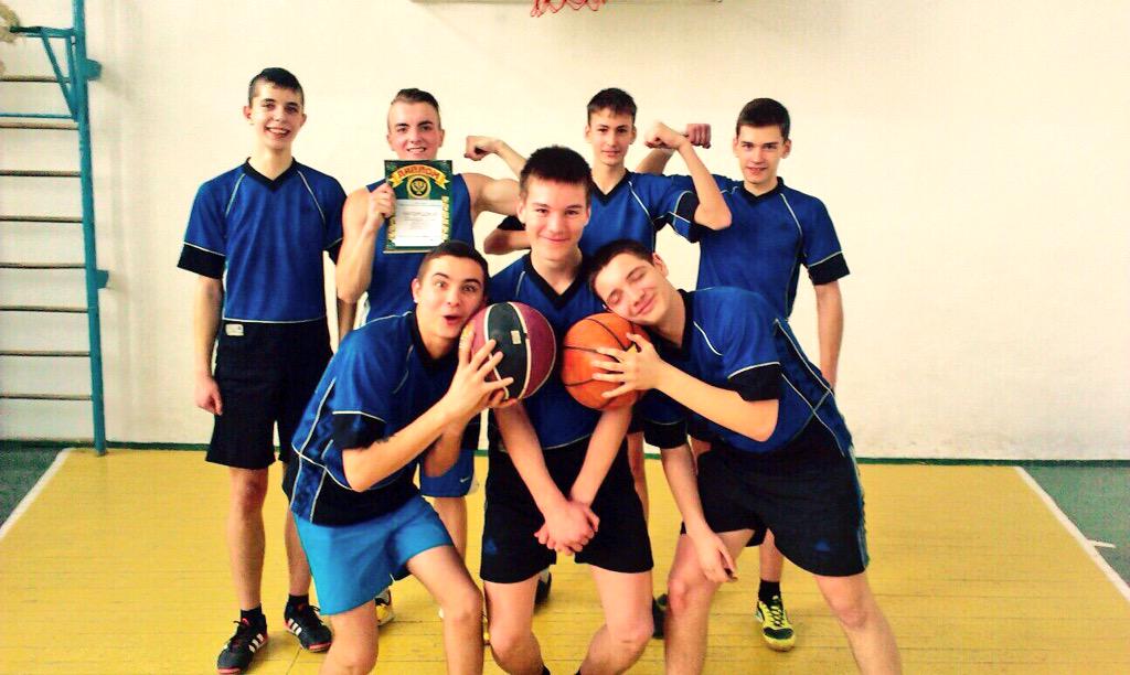 gamanenko_v's tweet photo. Победа!!!🏀😁
Наконец-то 1 место👏💪😤 http://t.co/HdpCyBoQuL