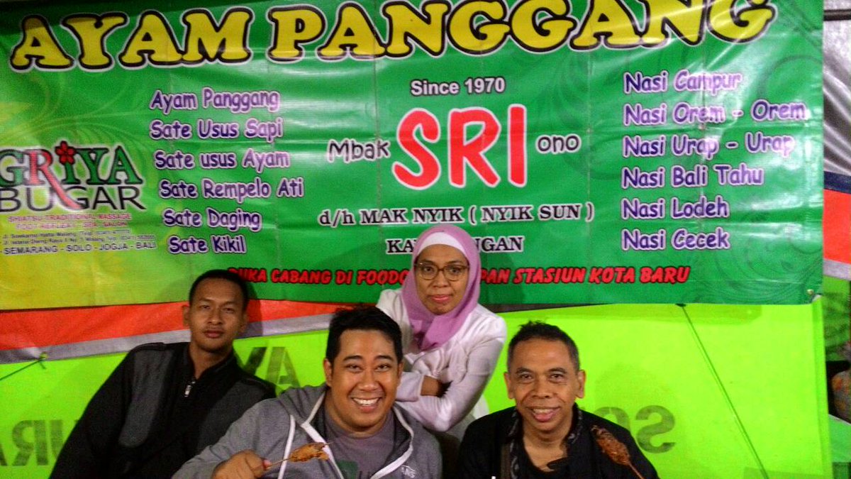 warkopmalang's tweet photo. Seru itu, ngopi bareng kang Ray ^_^ http://t.co/194xiwzKFG