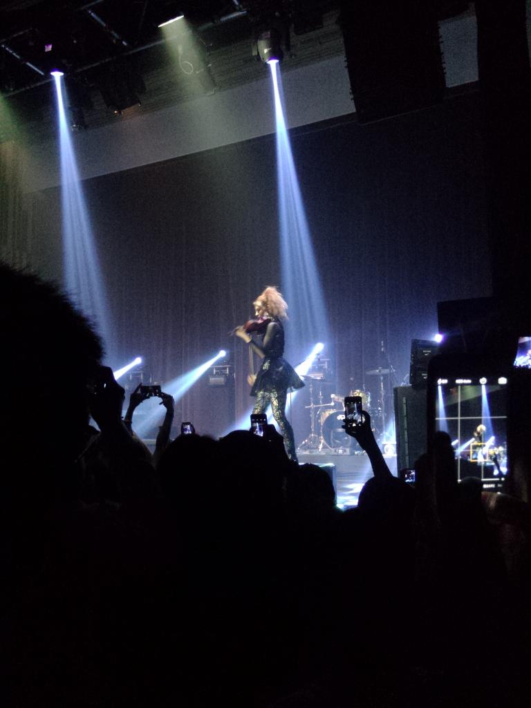 ClaireB2st's tweet photo. What a night. #imissedmeetngreet @LindseyStirling 😢 http://t.co/awJxiFYxDf