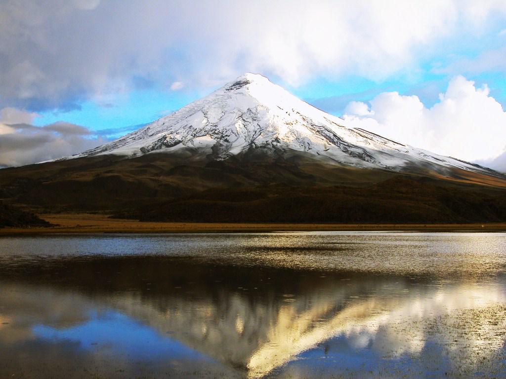 gonzalotamayoj's tweet photo. “@VisitQuito: Climbing the Cotopaxi Volcano it is the perfect #QuitoAdventure adrenaline junkies are looking for! http://t.co/UmSudFT3mr”