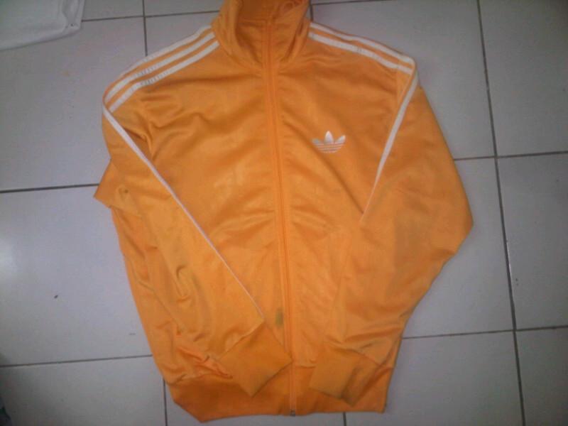 #FS TT adidas Firebird Size S feat M ( ada noda dikit ) Idr 200rb 
Cp.082298940666 or 53E3F0F8