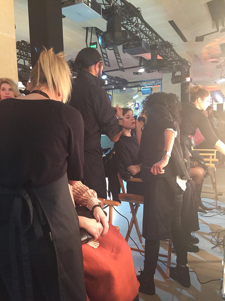 hmfrance's tweet photo. Les gagnantes de la soirée #HMLovesPFW se préparent en attendant le livestream du défilé #PFW http://t.co/gMSeolXAgW