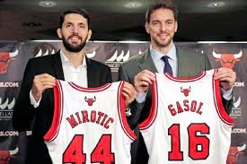RCDE_'s tweet photo. Sin @drose y @JimmyButler, pero con @paugasol y @nikolamirotic44 @ChicagoBullsESP @ChicagoBullsES_ #SeeRed #Bulls http://t.co/ReaHu6adTD