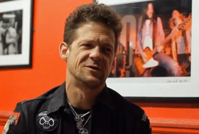 Y donde quiera que esté... un Feliz cumpleaños al gran Jason Newsted. Happy Birthday !!! 