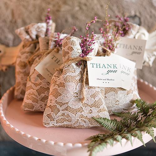 Save 20% on these burlap/lace bags! Originally $15 for a pack of 12, now ONLY $1 a bag! Ends Sunday.
weddingbelles.ca