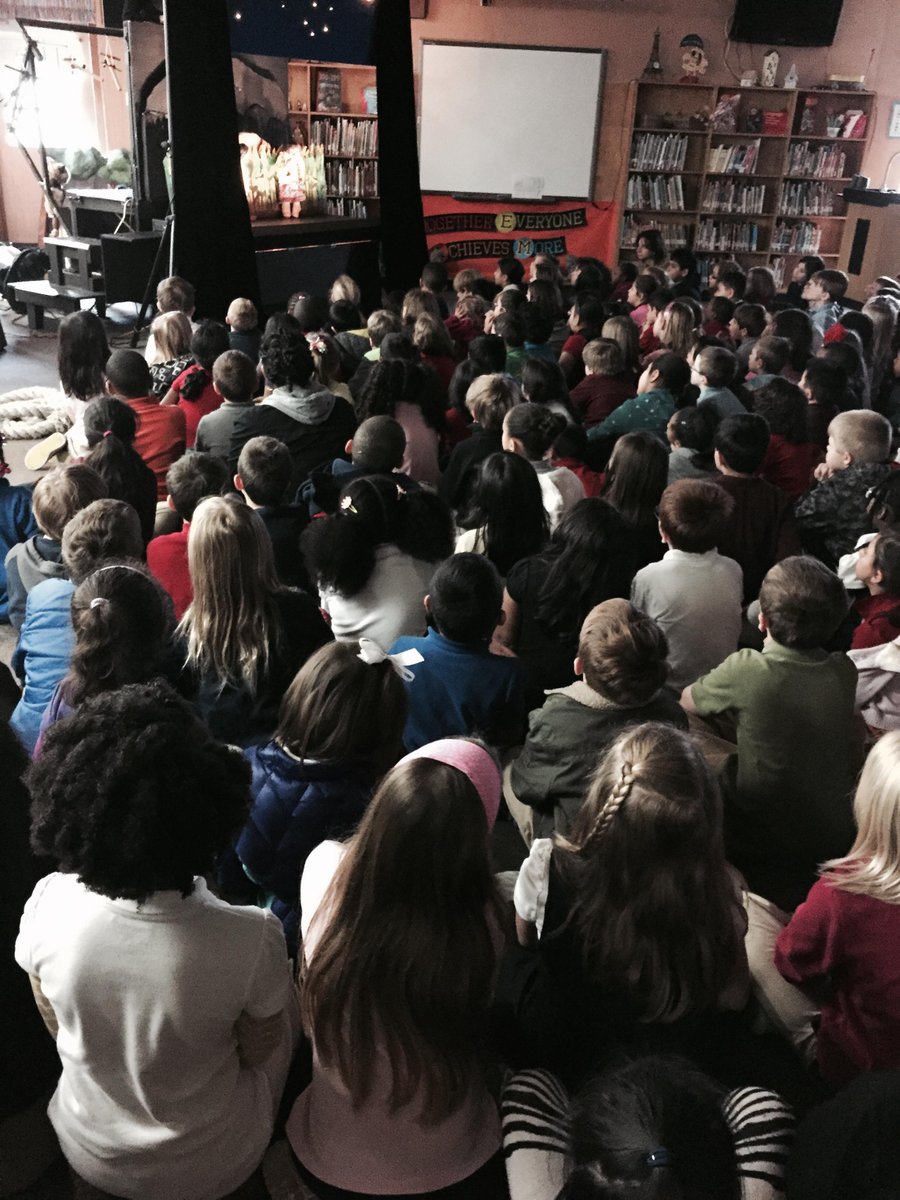 GranberyElem's tweet image. NPL Puppet Truck entertaining our students on this cold rainy day!!  #mnpsreads @mnpslibraries @granberylib