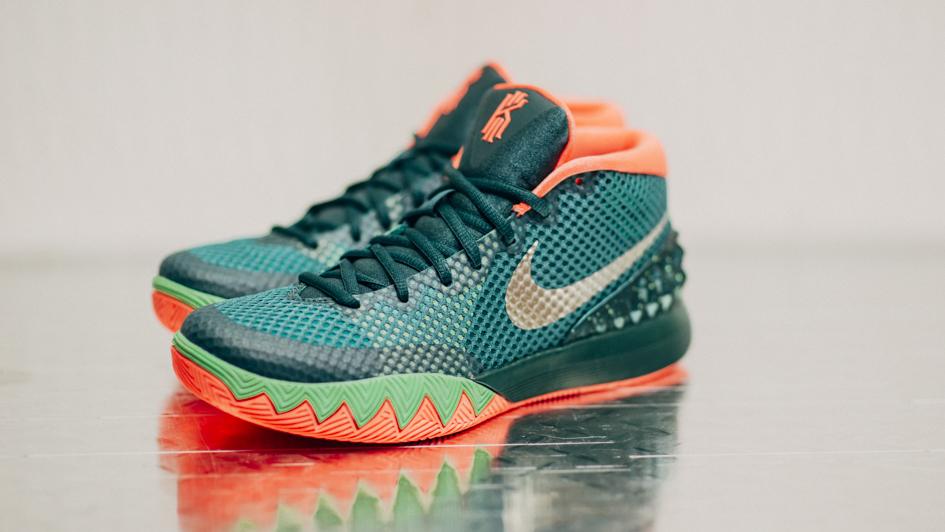 Kyrie flytrap hot sale finish line