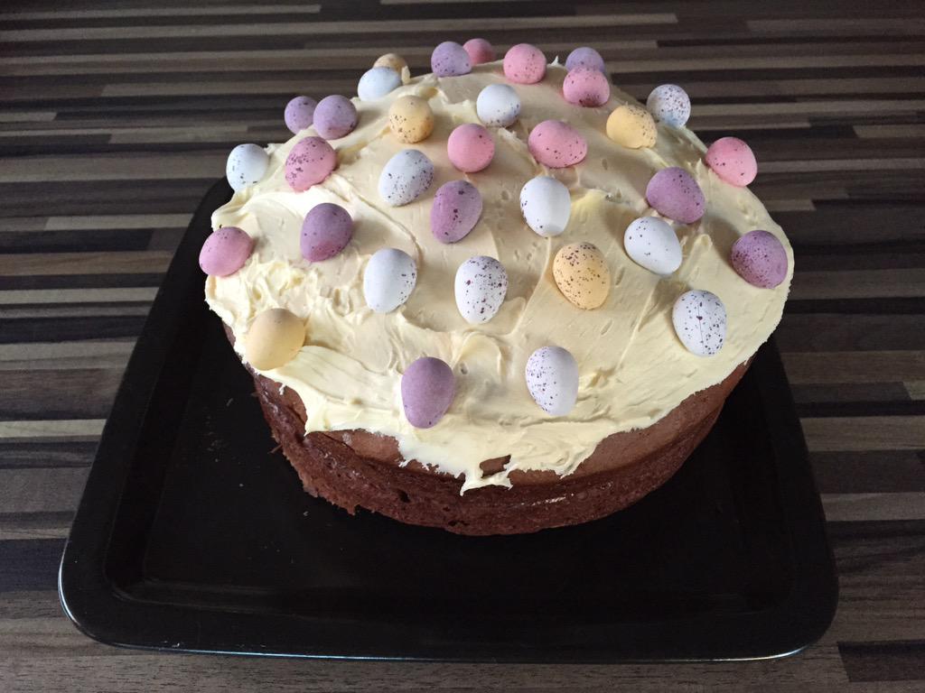 smilingtoad41's tweet photo. #beefstewyesterday #caketoday #whatshappeningtome!!! #holidayathome http://t.co/A6UX7Tkcmd