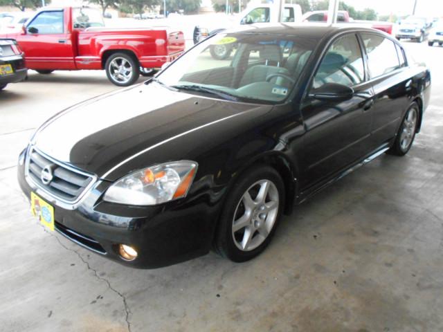 KingDezeray's tweet photo. 2003 Nissan Altima SE
-Automatic
-161379 Miles
-$5995
#Sedan #Nissan http://t.co/MEkq1hsofs