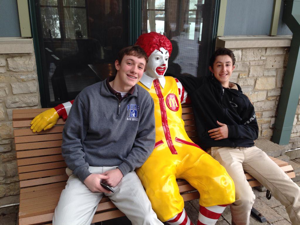 MountCarmelHS's tweet photo. Thank you @RMHCCNI Oak Lawn for inviting us into your home #JuniorImpact #WeAreMC http://t.co/SVzy79cmrx