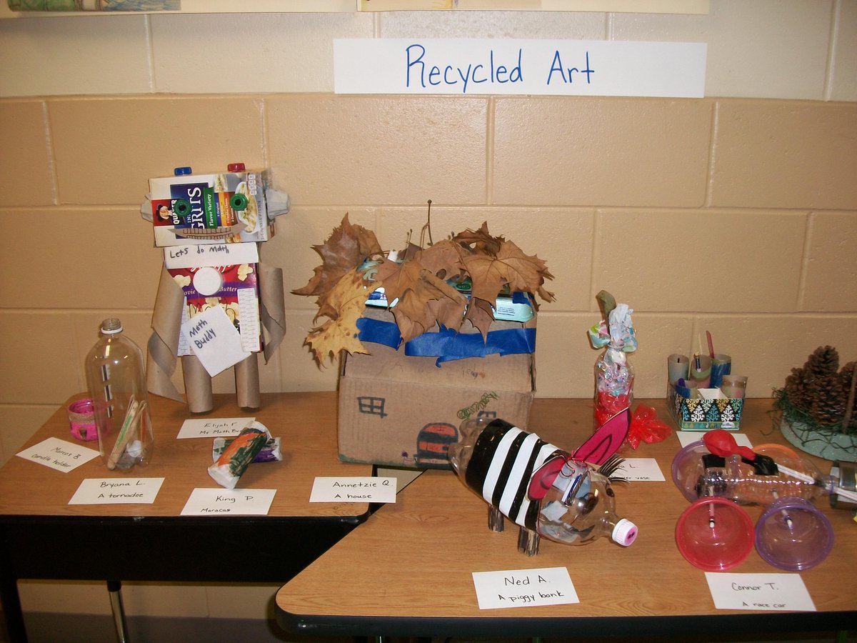 midwayscps's tweet image. First grade did a recycled art project last week! #MidwayArts