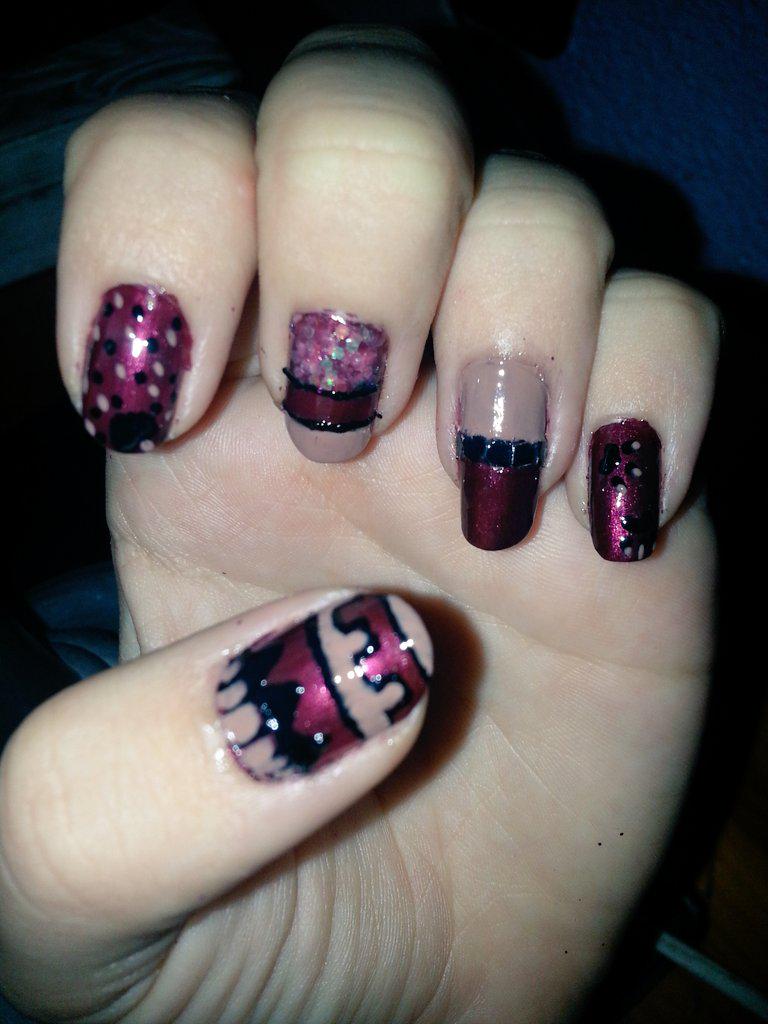 miimiistf's tweet photo. Sesión de uñas entre #Nala #Yaya y yo 😍💜💜💅💅 http://t.co/GoTdmr0crm