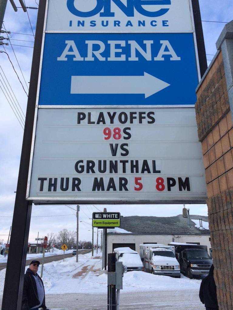 Myer27's tweet photo. Game 4, come one, come all! @officialcshl @Springfield98s @corydottavio #dontpokethebear http://t.co/ZCMri2UJvj