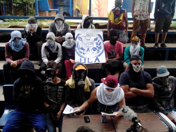 RAPS14_2daParte's tweet photo. ASI SE HABLA CARAJO!!! Movimiento Estudiantil de la ULA-Táchira dicen "No dialogamos con asesinos" http://t.co/e5fGY0cR7J