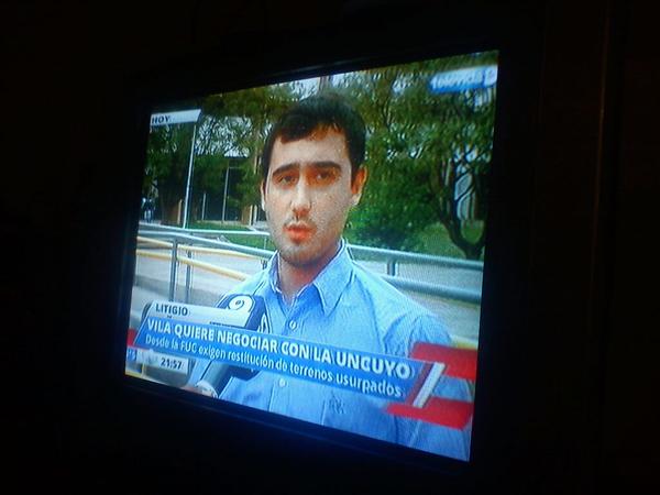 aeuncuyo's tweet photo. @SebaMade Presidente @FUCuyo en @Canal9Televida Los terrenos de @uncuyo No se NEGOCIAN! No al acuerdo UCR-Vila http://t.co/plwbKO5Mkc