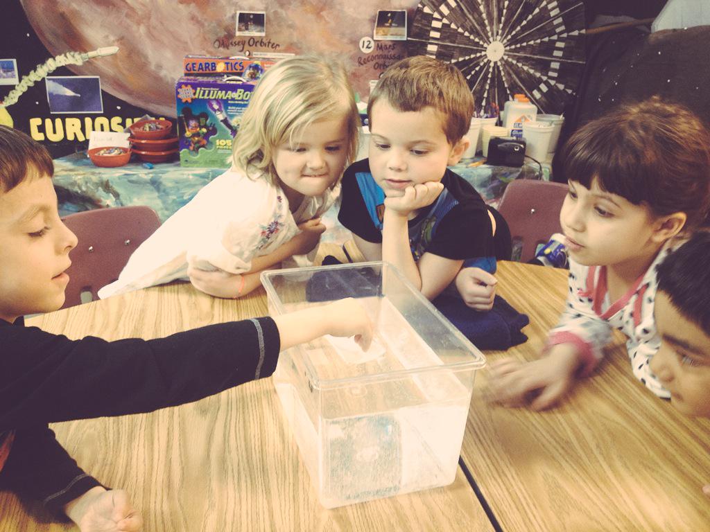 kirkkangas's tweet photo. #floating #sinking #flinking #nasa #discoverylab #kwbpride @lsullivan http://t.co/QpVZKwSqzC