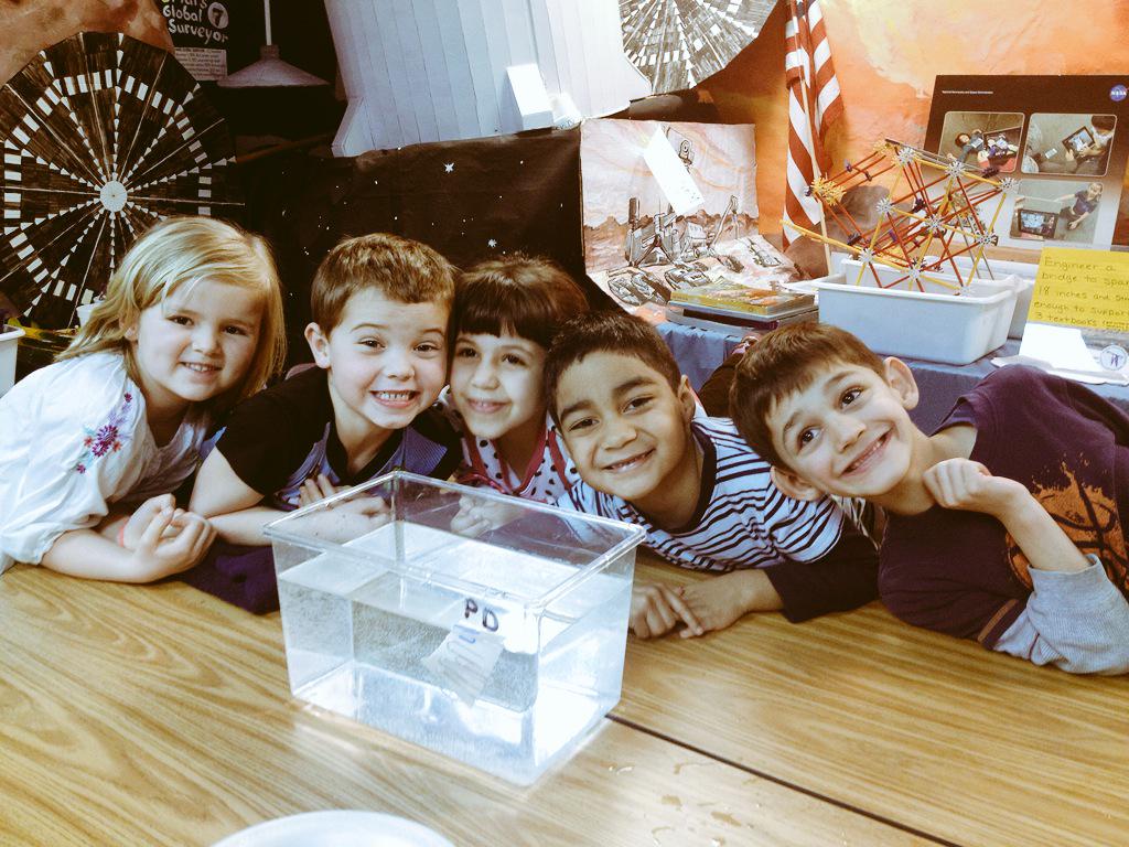 kirkkangas's tweet photo. #floating #sinking #flinking #nasa #discoverylab #kwbpride @lsullivan http://t.co/QpVZKwSqzC