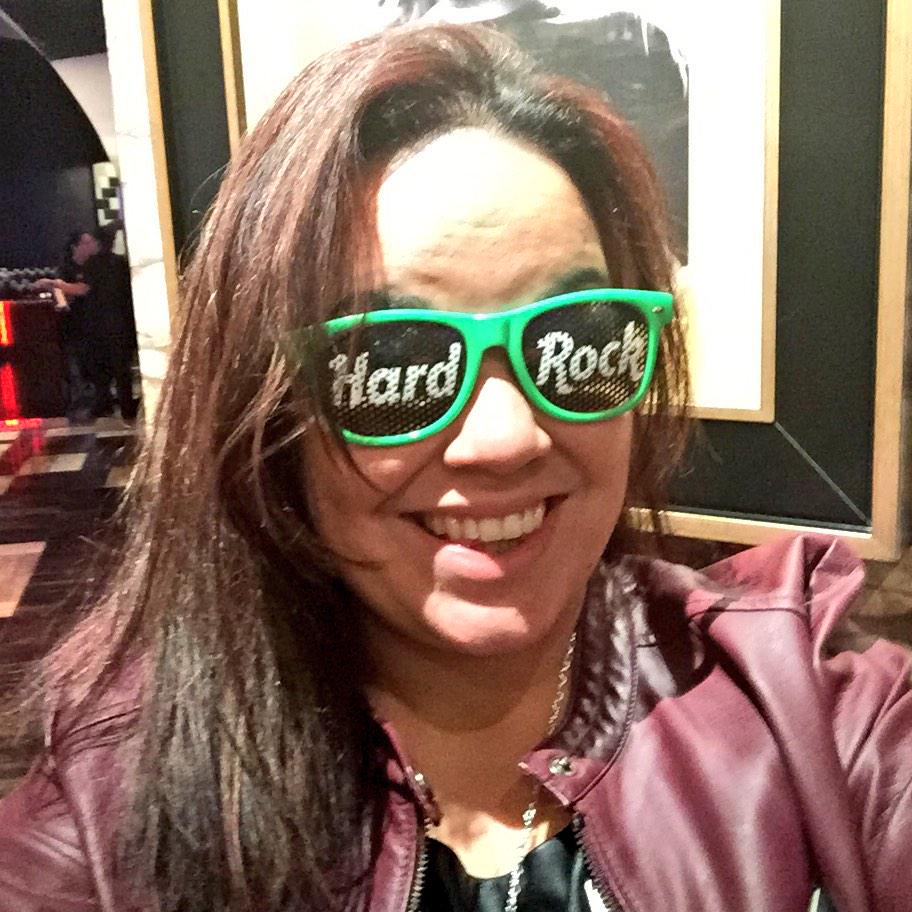 mrselliott12211's tweet photo. I just purchased my green @SHRTampa glasses supporting @IanBeckles foundation #IABFoundation. Get yours today! http://t.co/5EHah0BsSQ