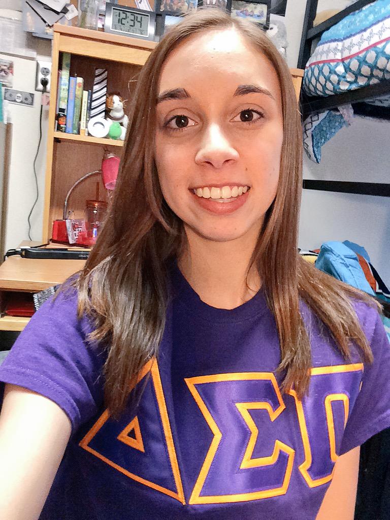 AllisonKluge3's tweet photo. Happy Color Day!💜💛 #RitualWeek #DSP @DSPThetaPi http://t.co/7c6ZQ3g6E9