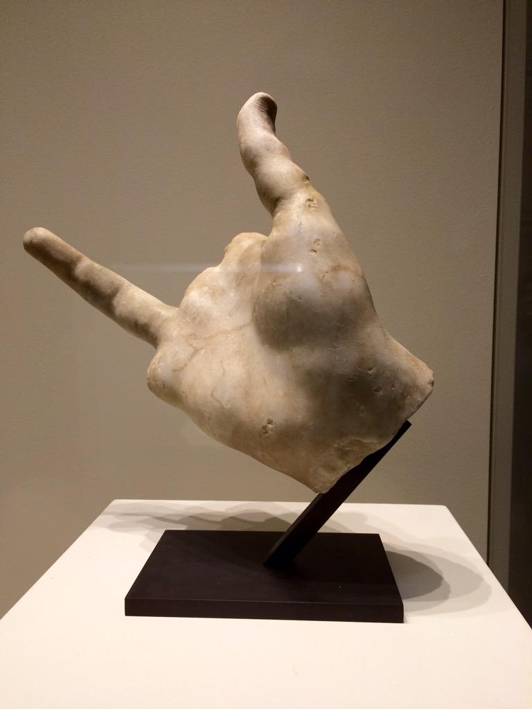 MuseeLouvre's tweet photo. On a retrouvé la main perdue de la #VictoiredeSamothrace, en marbre de Paros ! http://t.co/YqnocDqZyy